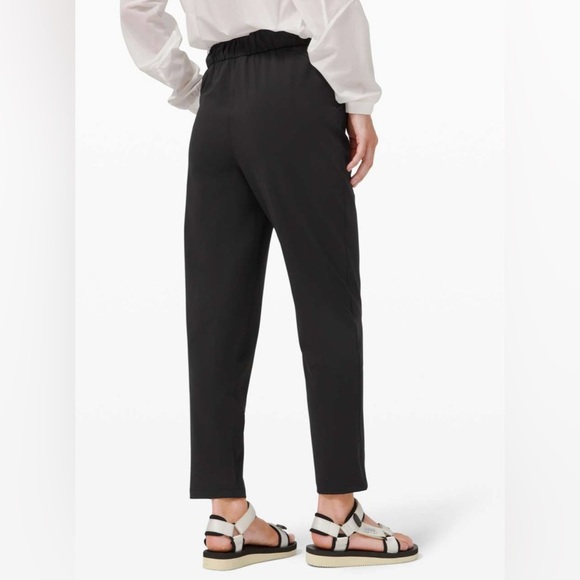 Lululemon Keep Moving Pant 7/8 High-Rise
Black
W5DCFS
Size 2
Like new - Picture 2 of 9
